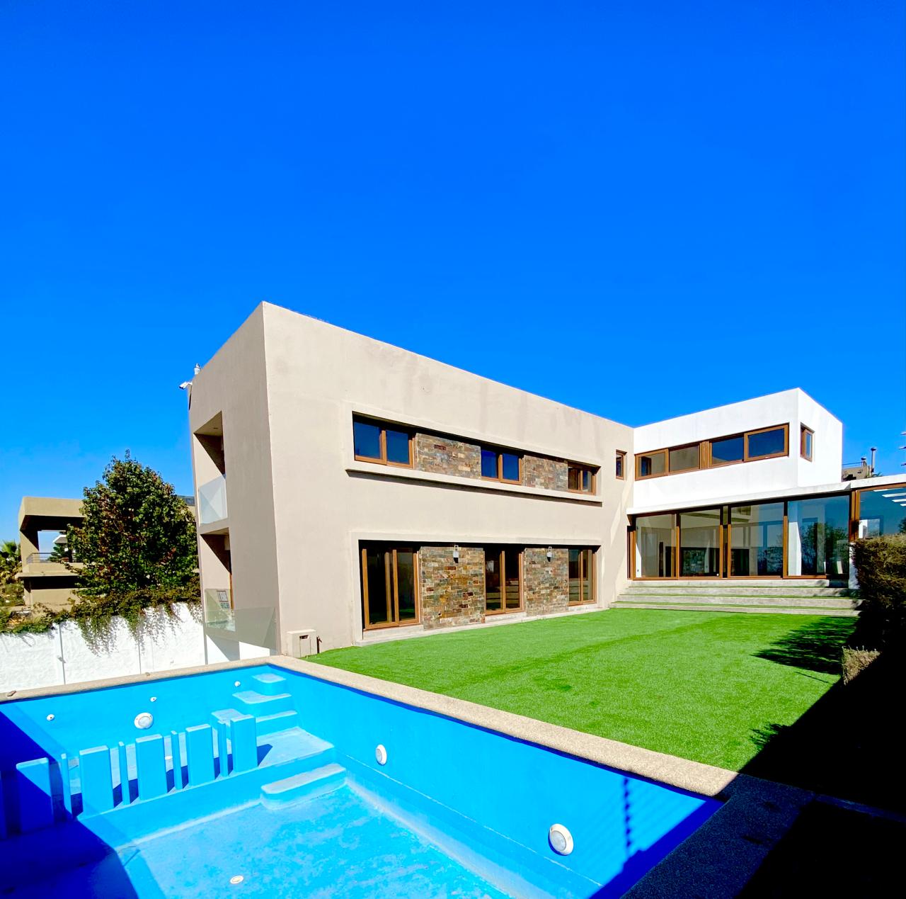 SE VENDE GRAN Y ELEGANTE CASA EN LOMAS DE MONTEMAR CONCÓN